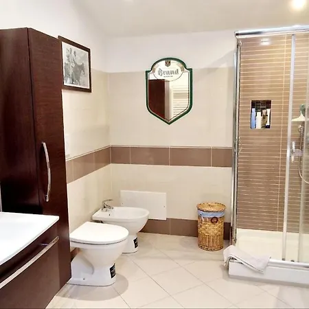 Apartament Quadrilatero, Spaziosa, Easy, Ca' Dei Viaggiatori *